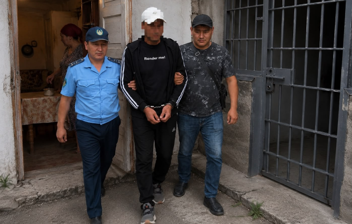 Скрывался даже после смерти отца: в ВКО задержали осужденного, находившегося в розыске  