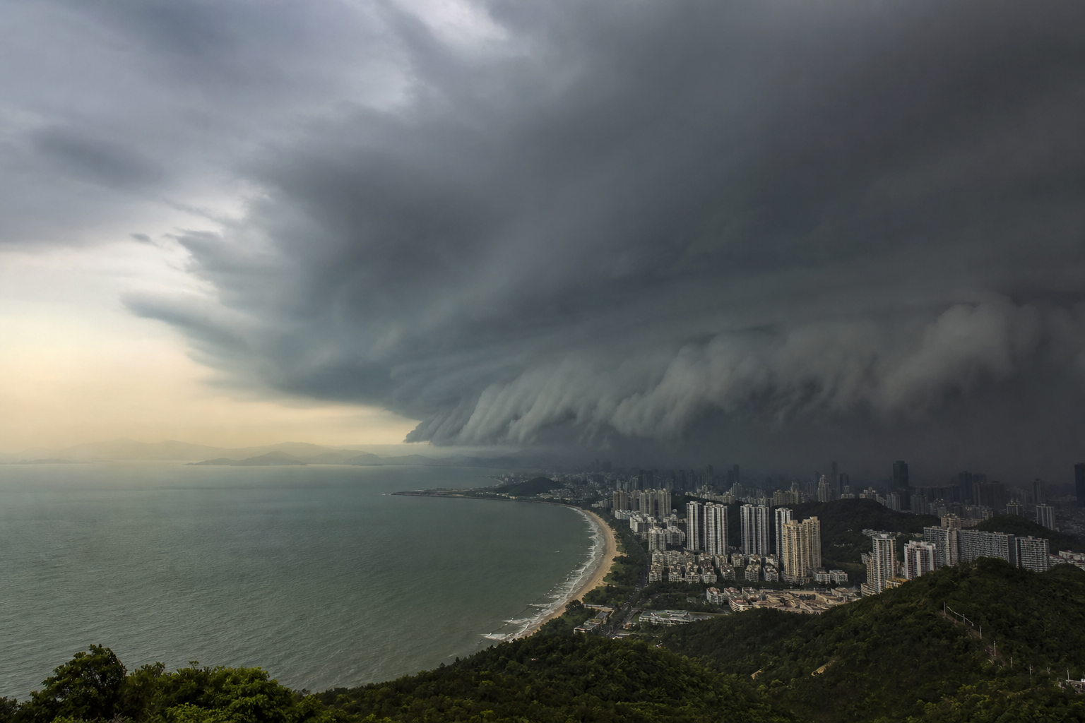 Как Китай готовится к удару тайфуна "Долфин"