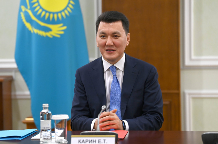 Ерлан Қарин ескерткіштер мәселесін көтерді