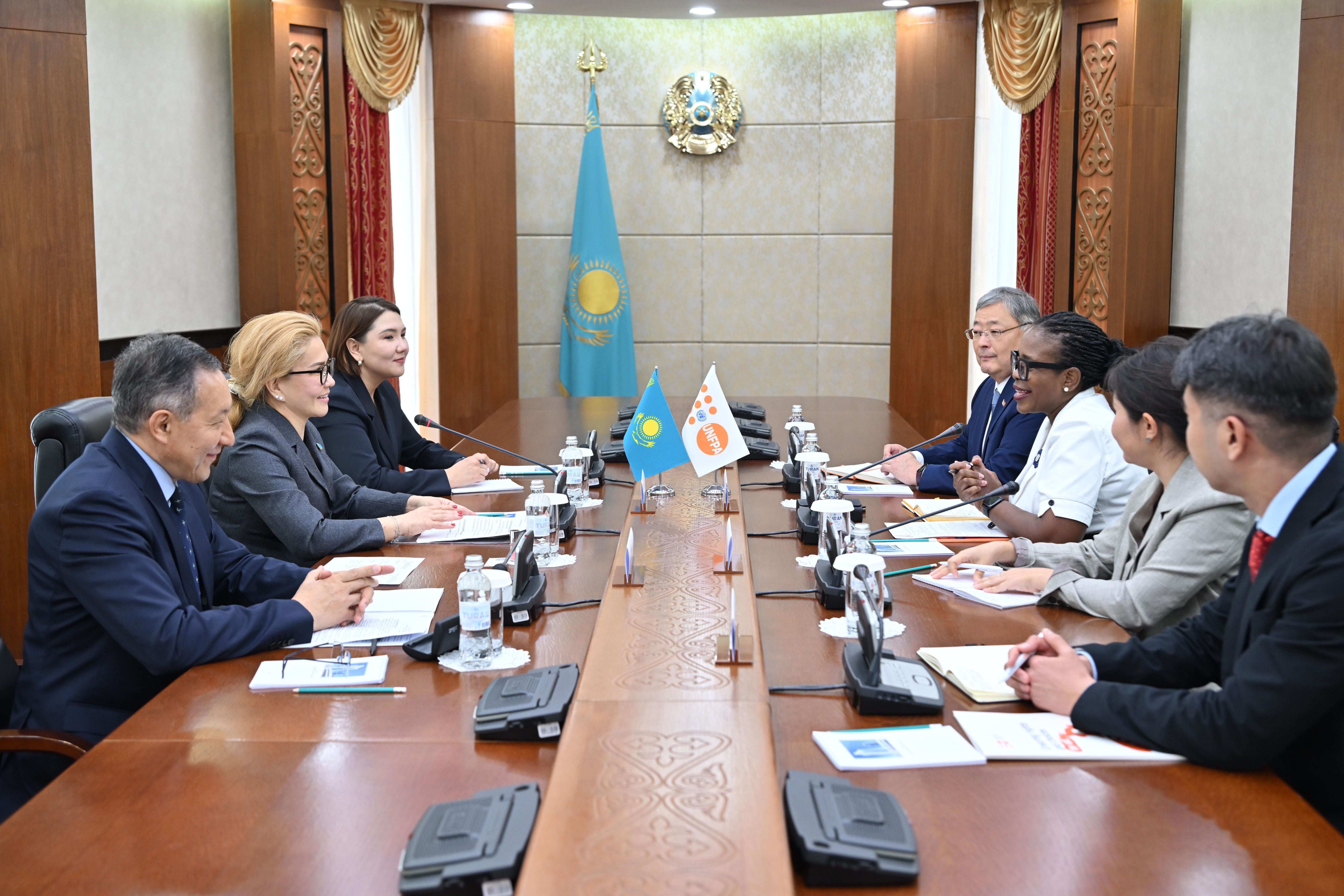 Қазақстан мен UNFPA демография және әйелдер құқығын қорғау мәселелерін талқылады
