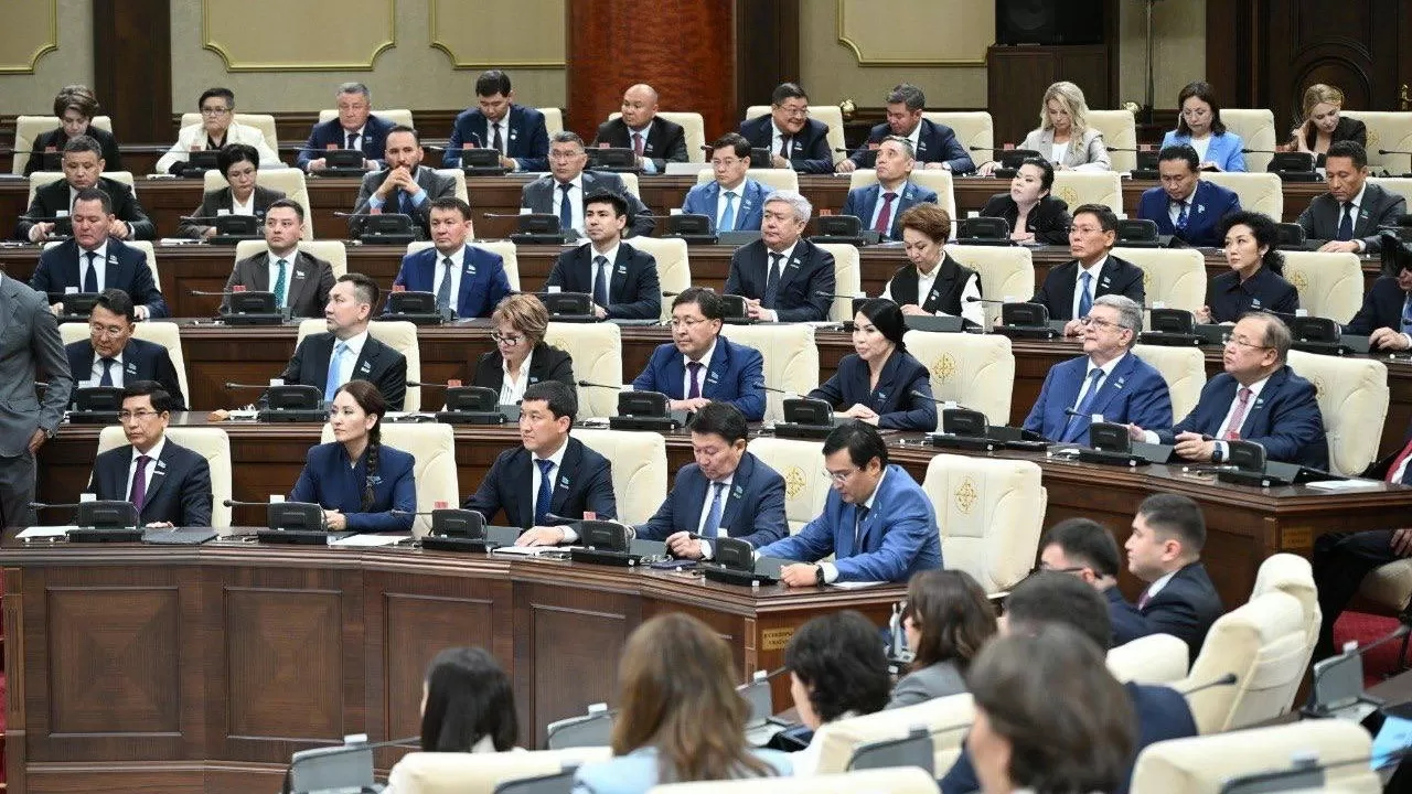 Заседания Құрылтая будут проходить по средам и четвергам 