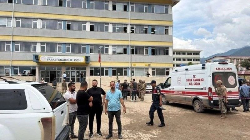 Түркияда мұғалімді мектеп ауласында жиені атып кетті