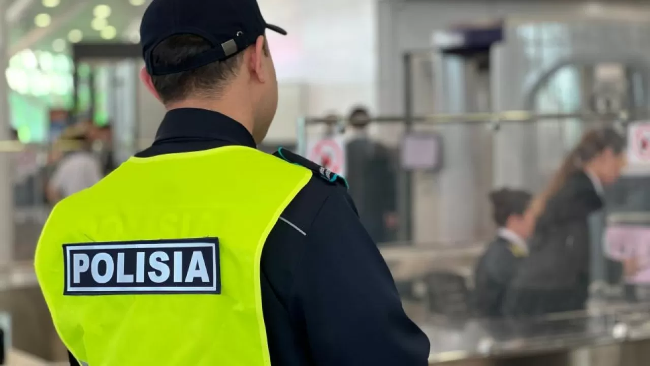 В аэропорту Шымкента пассажир пошутил о бомбе и оказался под арестом
