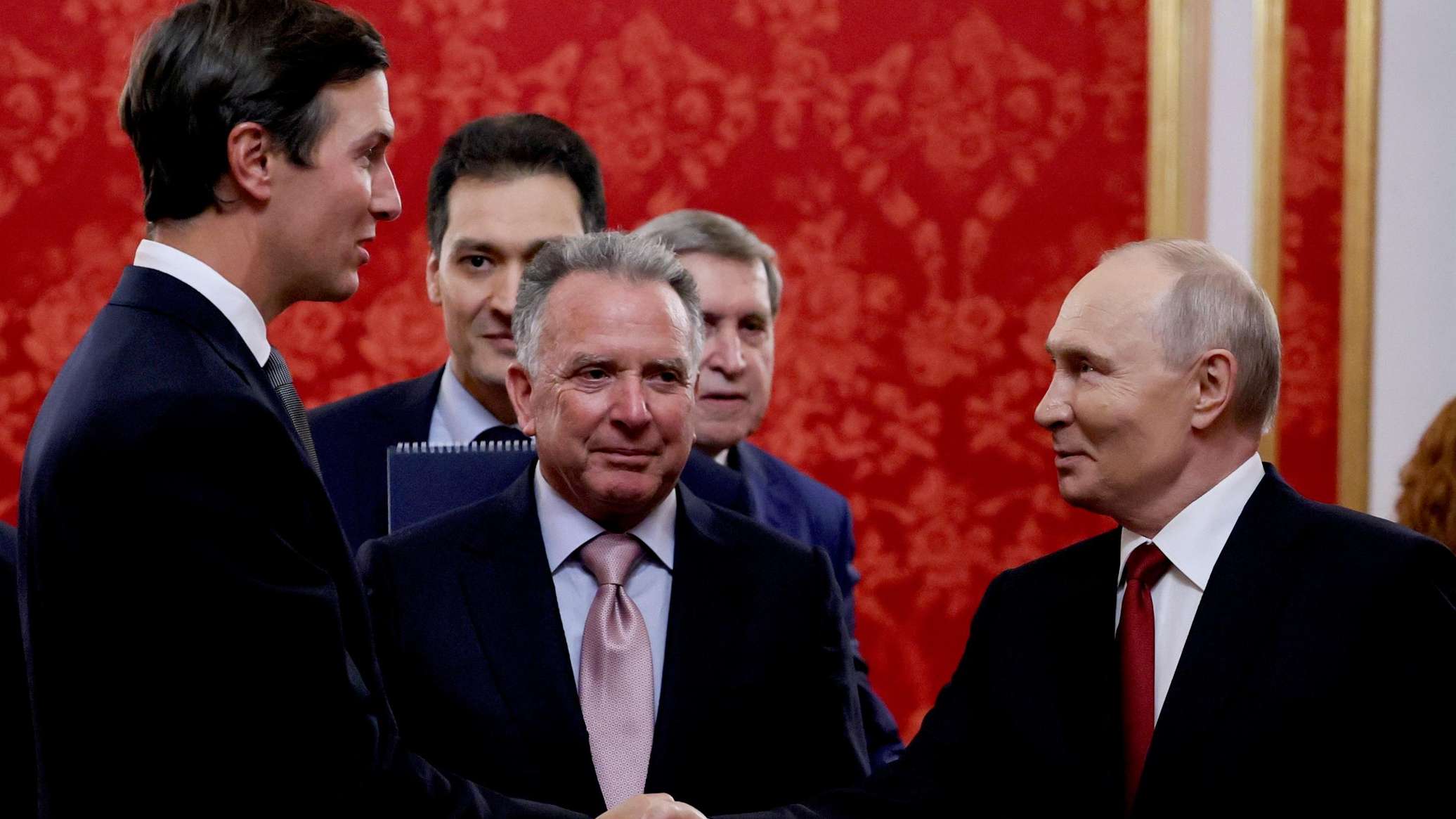 Три часа за закрытыми дверями: в Кремле раскрыли детали переговоров Путина с посланниками Трампа