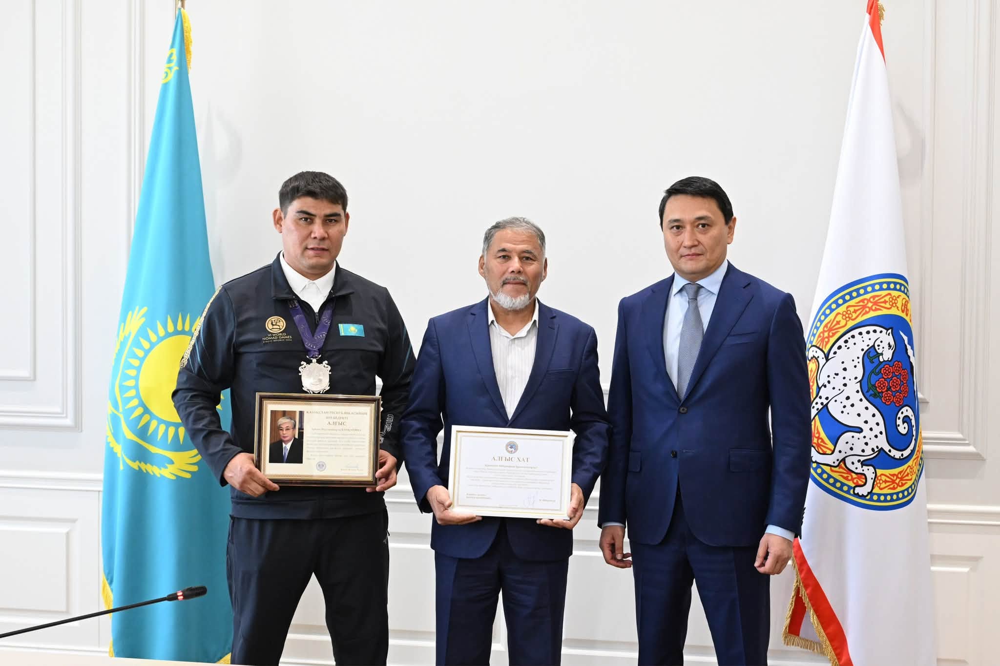 Арман Қошқаров Президенттің Алғыс хатымен марапатталды