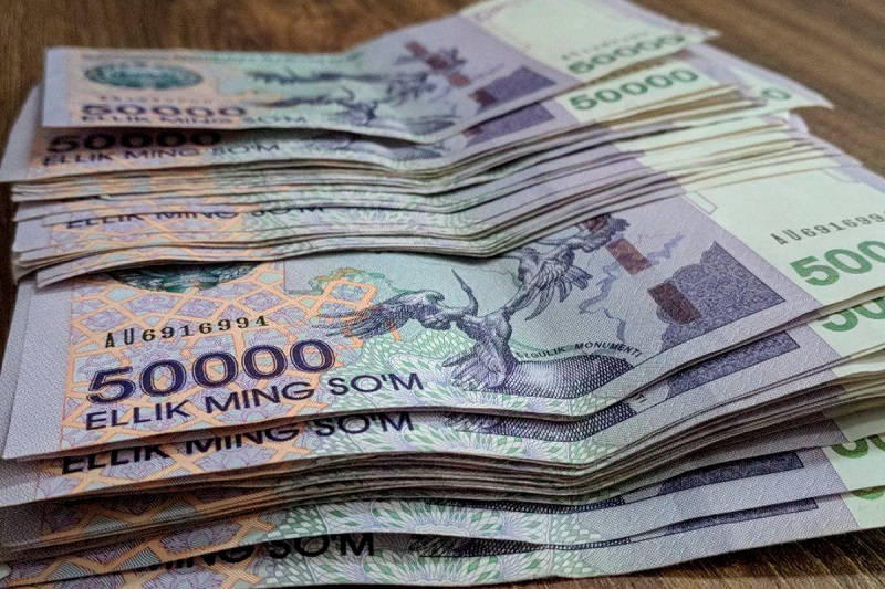 Өзбекстанда валютаны декларациясыз алып шығу шегі өзгереді