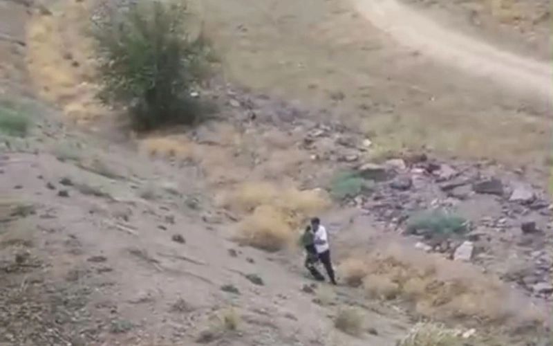 &laquo;Айдалада жалғыз жүрген&raquo;: Пойыз жүргізушісі адасып қалған 4 жасар баланы байқап, құтқарып қалды