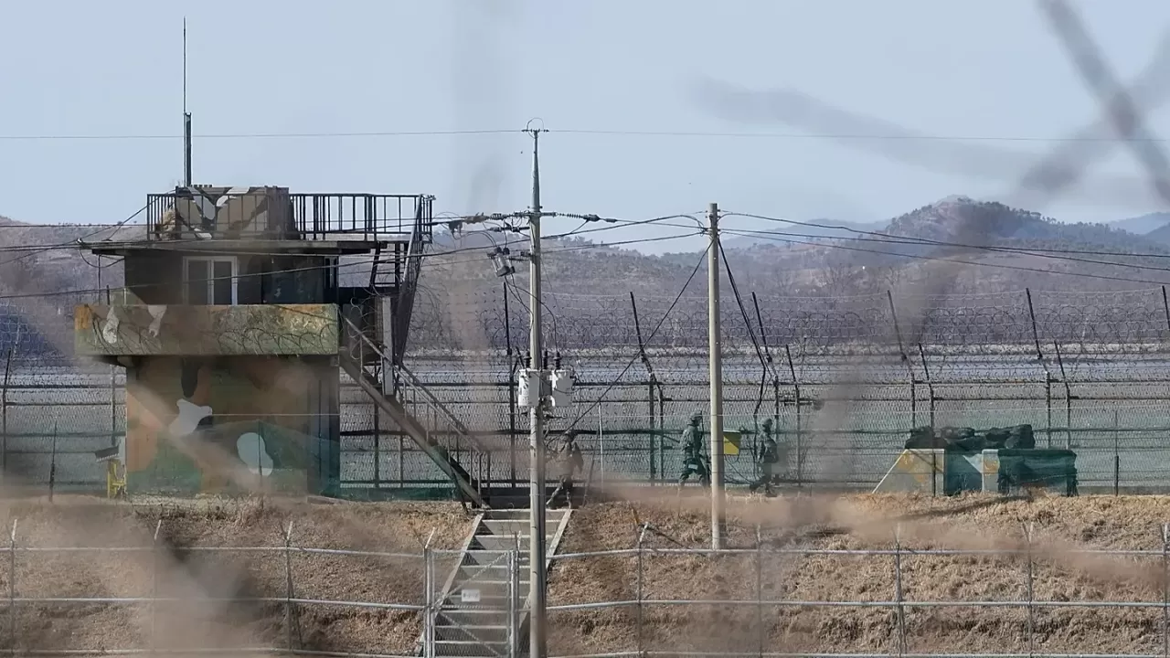Трое южнокорейских военнослужащих ранены при взрыве на границе с КНДР