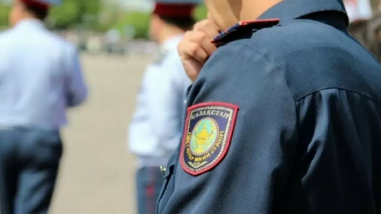 Вандализм в столице: задержаны причастные к повреждению скульптур на Аллее журналистов