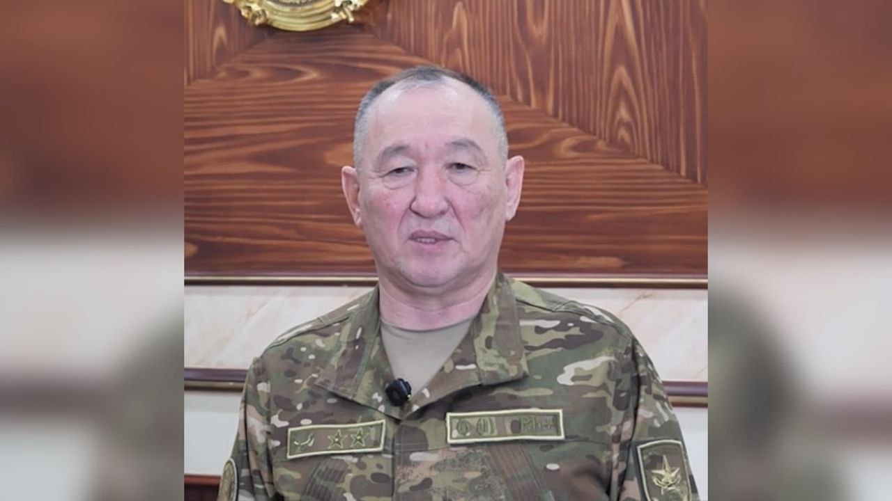 &laquo;Жауапкершіліктен жалтармаймыз&raquo;: Қорғаныс министрі қаза тапқан әскерилердің отбасыларына көңіл айтты