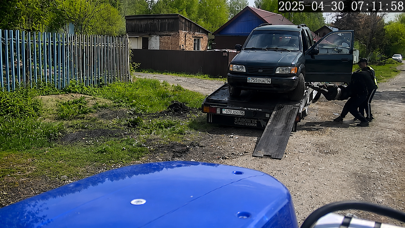 Силой вытащил пенсионерку из авто: эвакуаторщика осудили в ВКО 