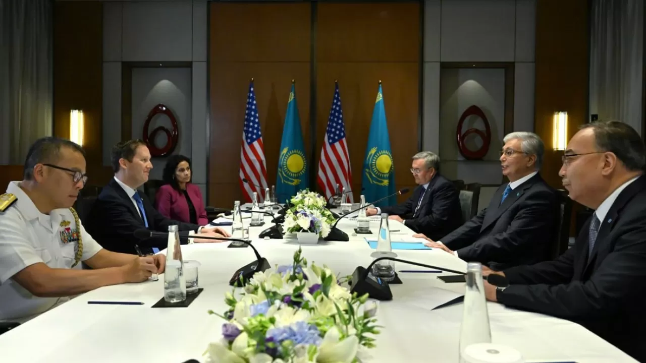 Токаев принял спецпосланника президента США по Южной и Центральной Азии Серджио Гора