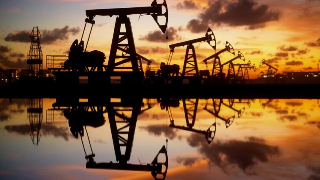 Нефть Brent опустилась до 99 долларов за баррель