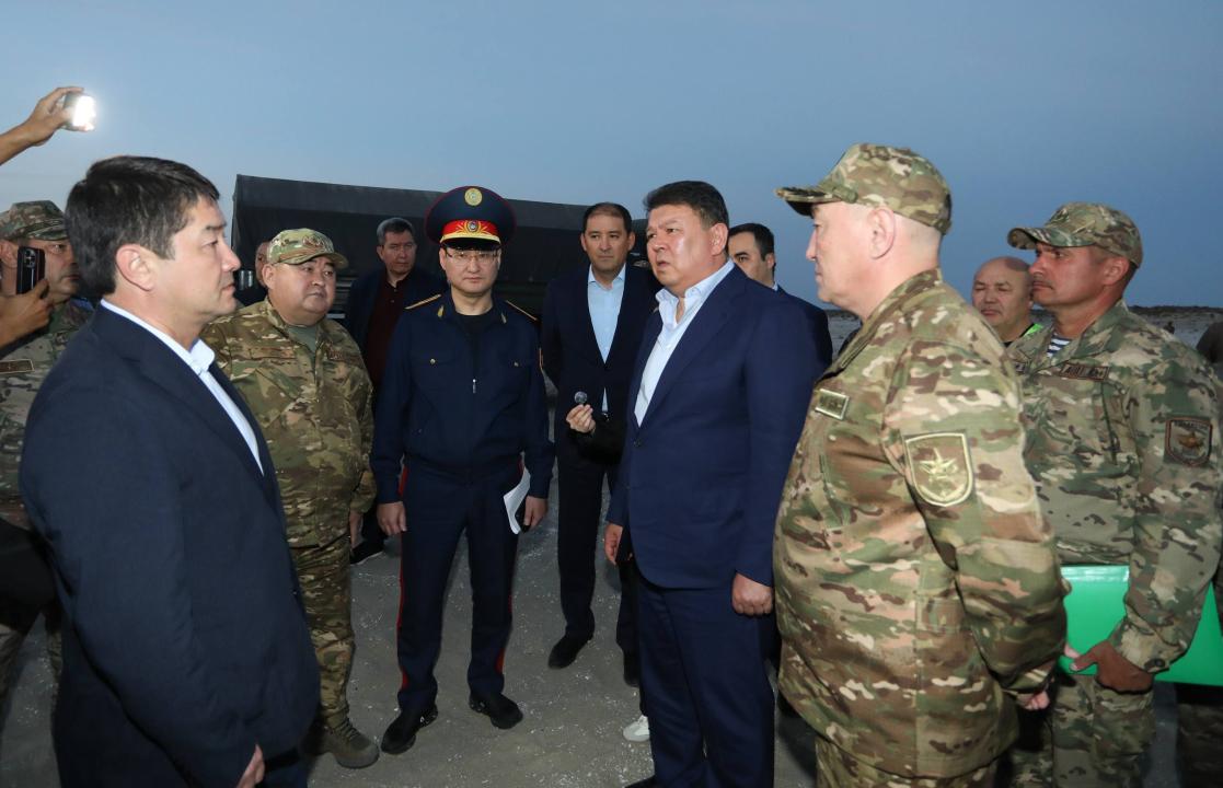 Трагедия на Каспии: Бозумбаев поручил круглосуточно искать двух военных в Каспийском море  