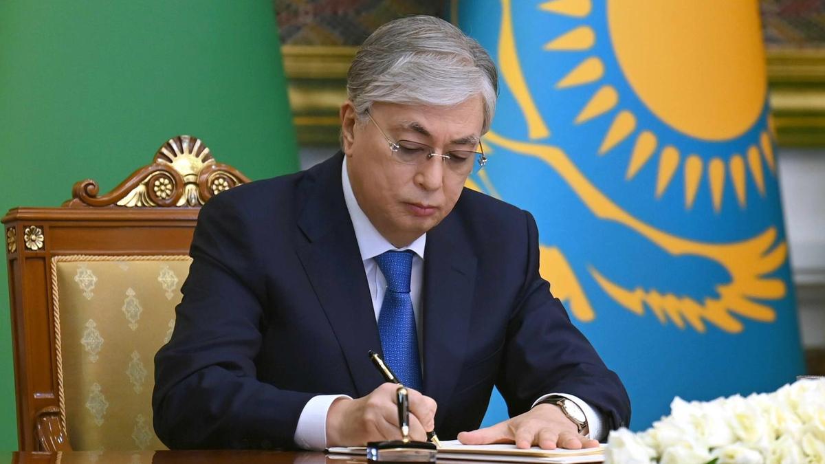 Президент Вице-Президенттің өкілеттіктері туралы жарлыққа қол қойды