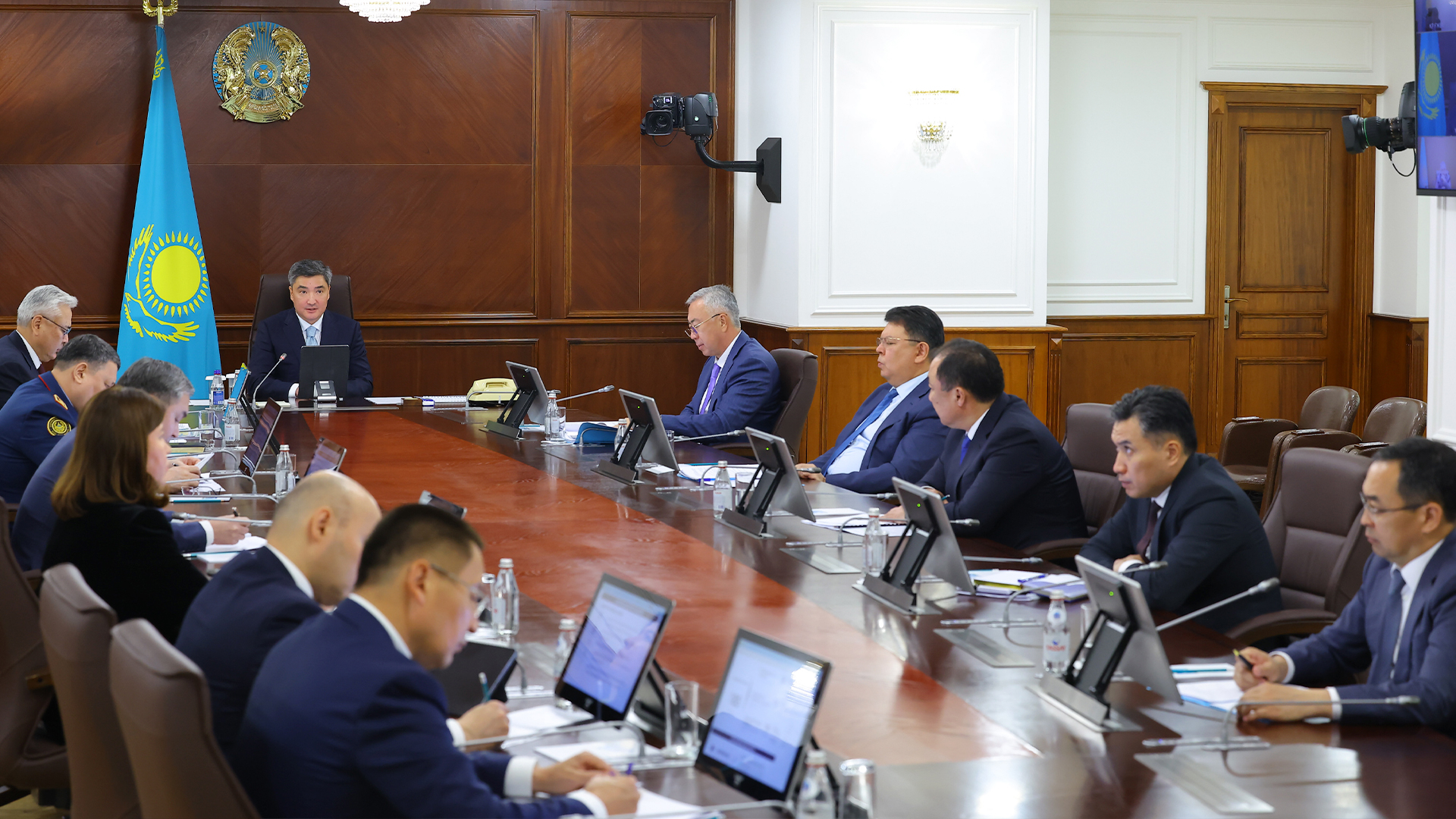 Бектенов обсудил исполнение поручений Токаева по итогам акции "Таза Қазақстан"