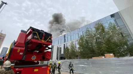 Пожар высшего ранга: в Астане загорелась строящаяся многоэтажка