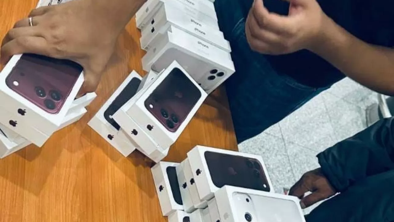 Более 200 iPhone 18 пытались провезти через аэропорт Астаны 