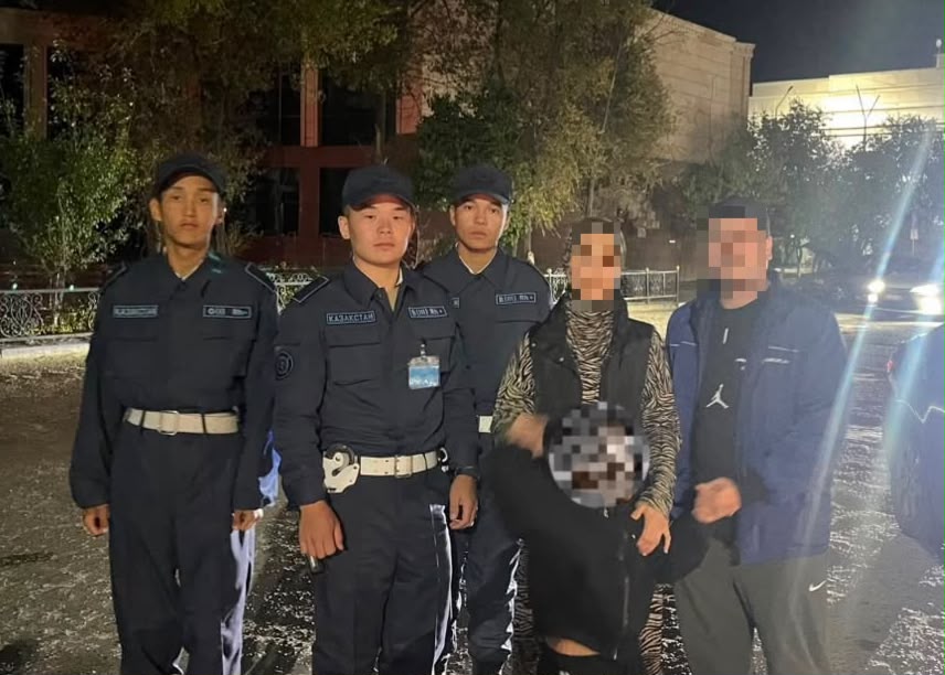 Жаңаөзенде ұландықтар қараусыз жүрген баланы ата-анасына жеткізді