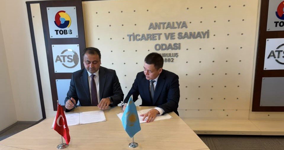 Қазақстан мен Түркия автотасымалдаушыларға порттардан жүк тиеуге келісті
