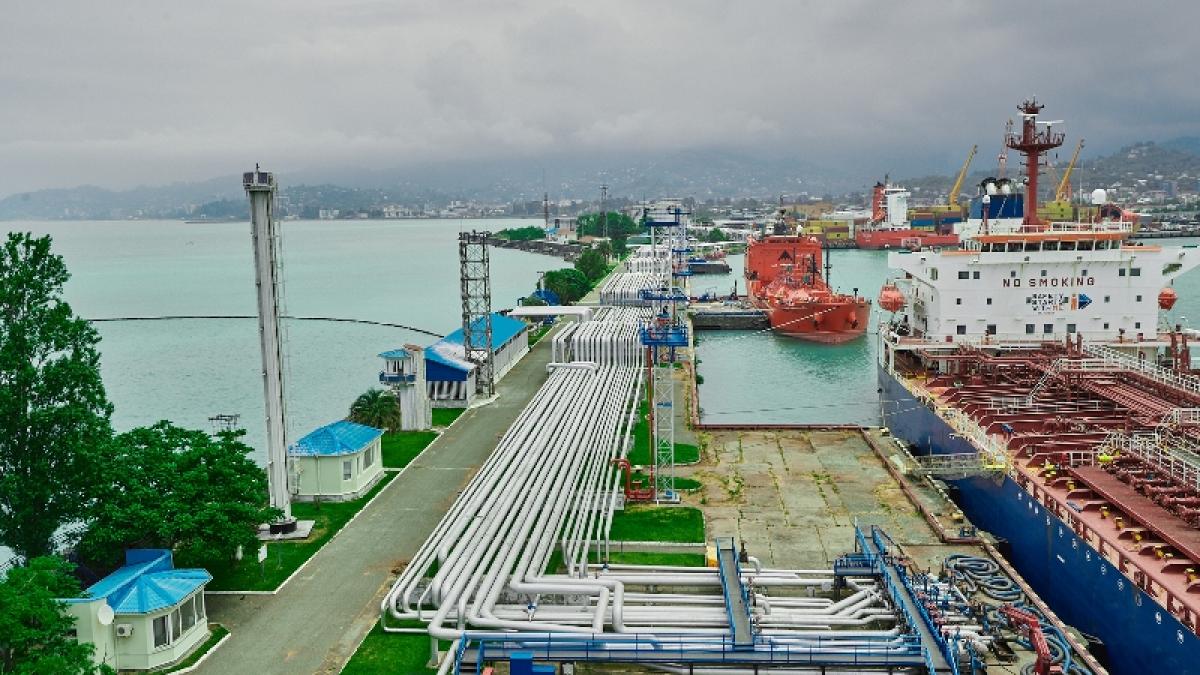 Батумский нефтяной терминал обновил семилетний рекорд  