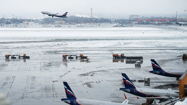 Астанадан ұшып шыққан Boeing 737 апатты жағдайда қонды