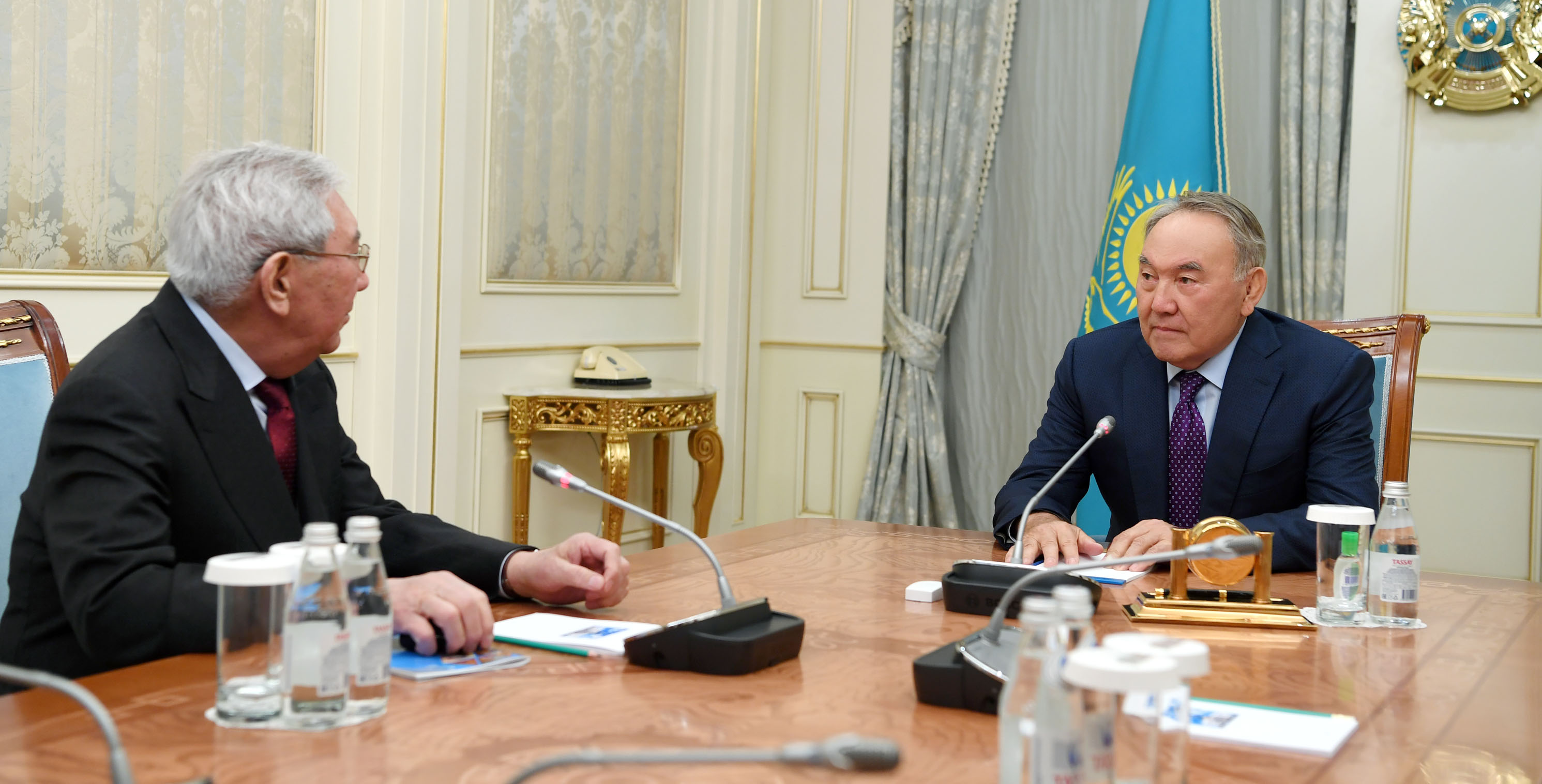 Президент РК встретился с видным учёным Мырзатаем Жолдасбековым  
