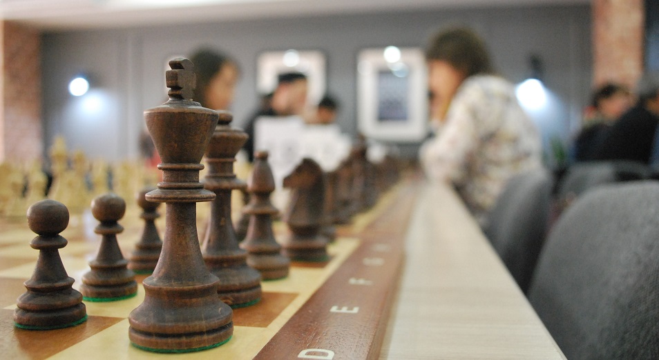 ЧМ по шахматам в Астане: в активе хозяев ничья и победа