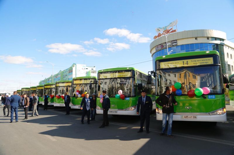 В Атырау ко Дню города приобрели 20 новых автобусов 