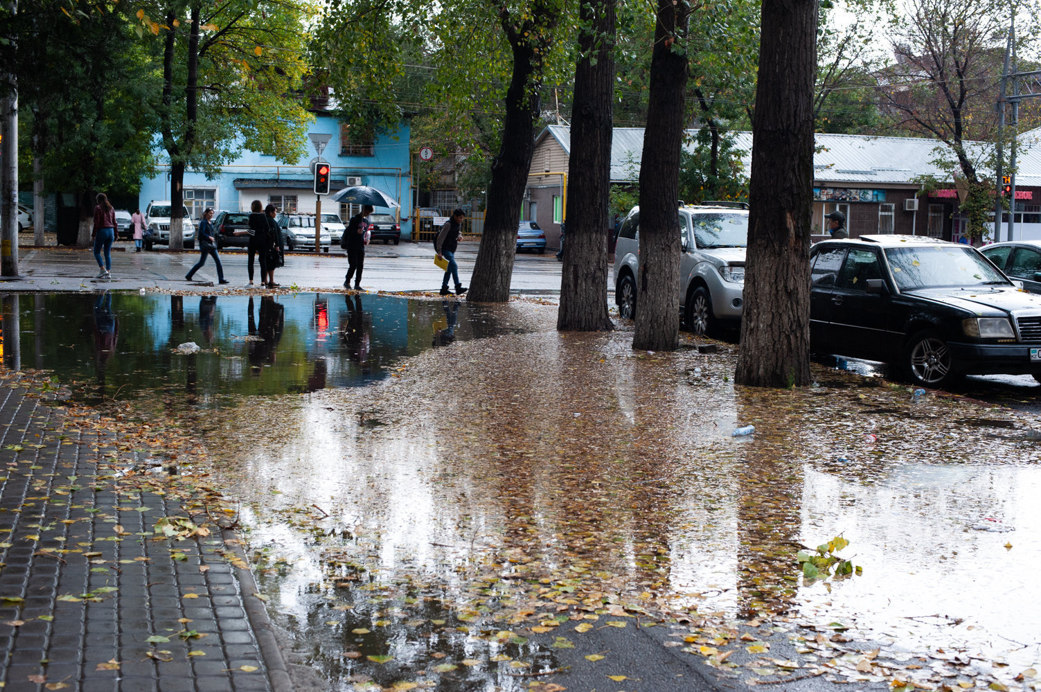 Как в Алматы ликвидируют подтопления в период ливневых осадков
