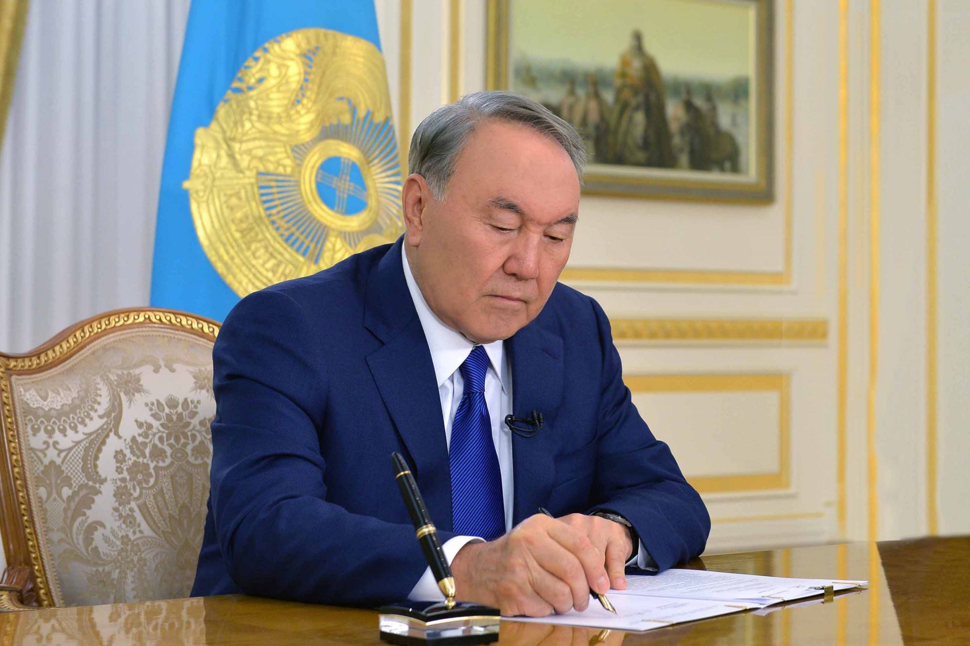 Нурсултан Назарбаев подписал закон о гарантированном трансферте из Нацфонда РК на 2019-2021 годы 