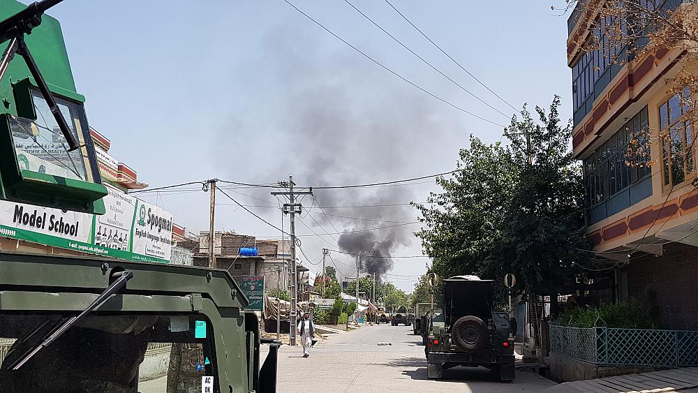 В афганском городе Джелалабад вблизи здания избиркома произошел взрыв