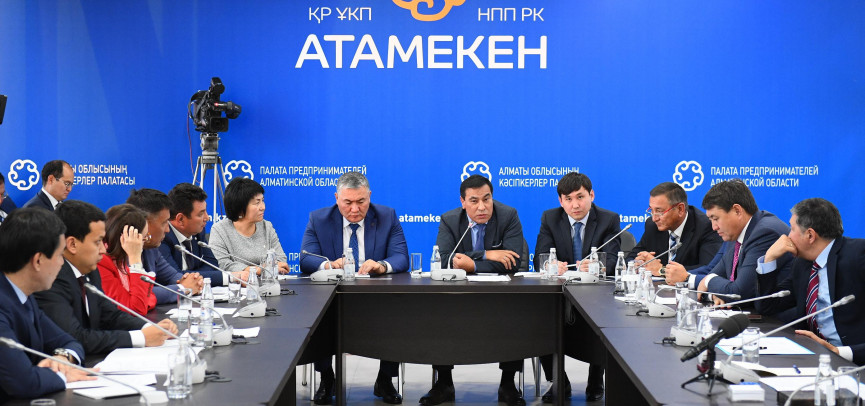 Повысить зарплату сотрудникам планируют руководители предприятий Алматинской области 