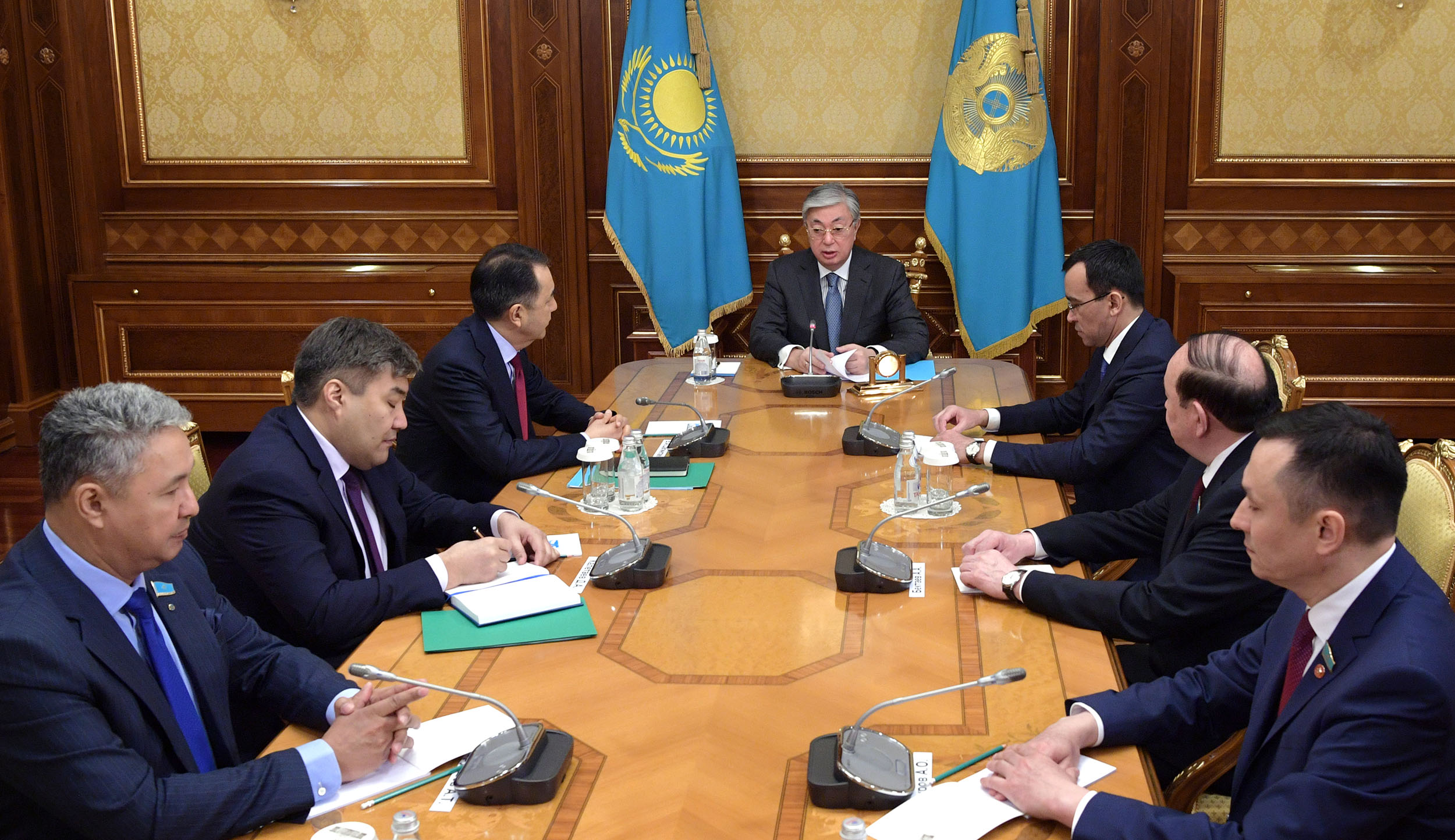Президент РК встретился с представителями ключевых партий страны 