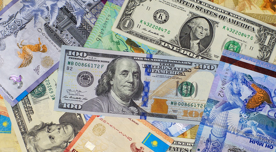 После открытия обменников спрос на валюту вырос почти в три раза