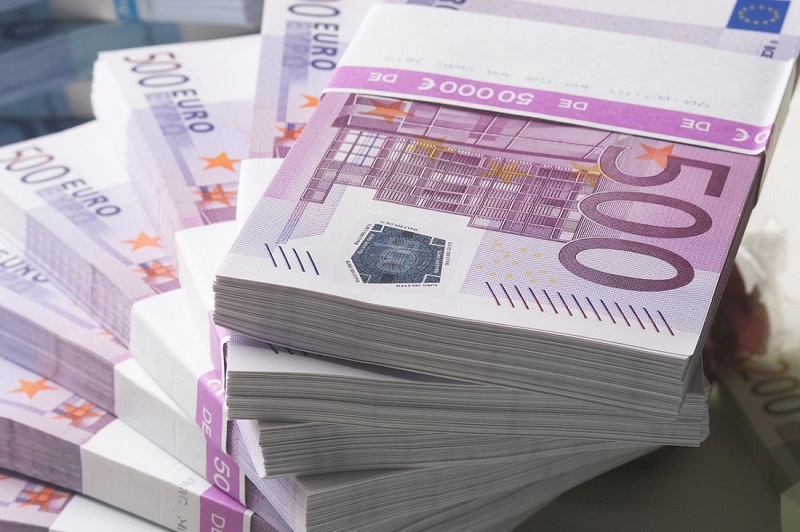 В Шымкенте сотрудники банка сбывали фальшивые купюры номиналом 500 евро   