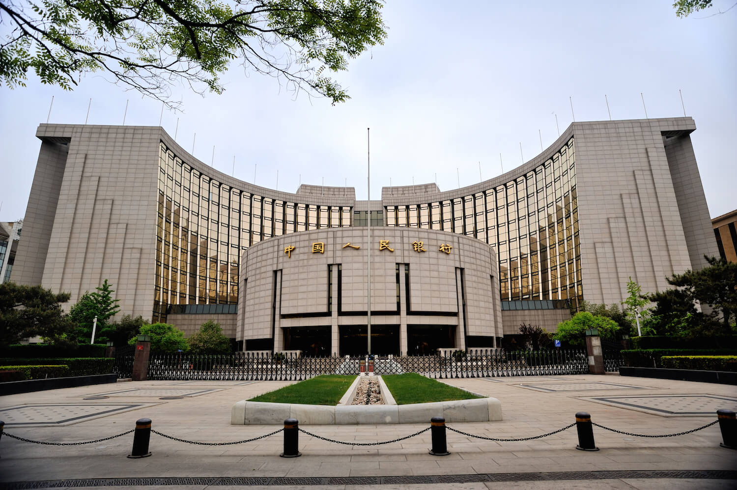 Китайский ЦБ сохранил базовую ставку на уровне 3,85%  