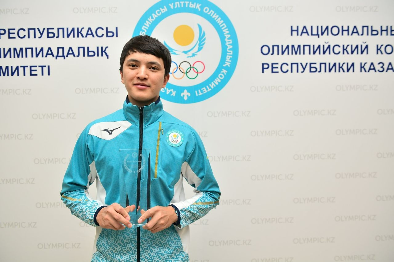 Абзал Әжіғалиев «қараша айының үздік спортшысы» наградасын алды