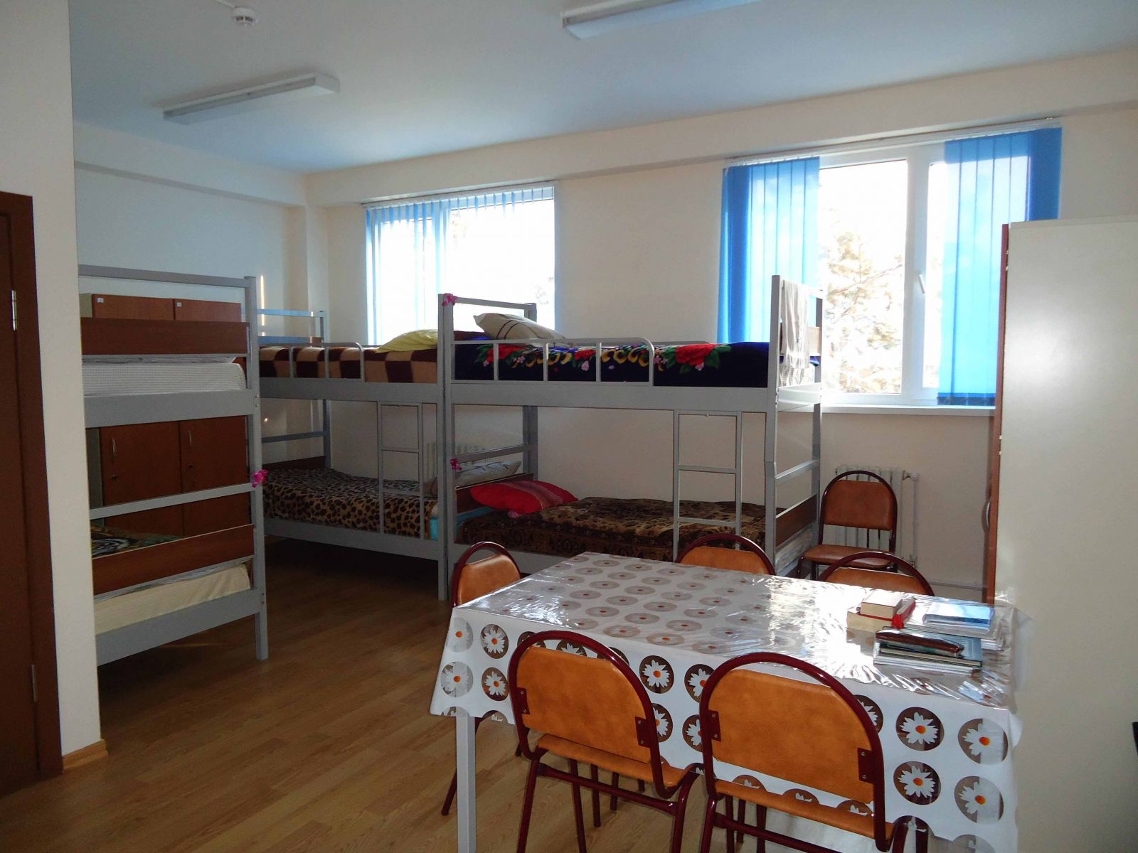 В Алматы 4000 медработников, живущих в области, заселили в студобщежития 
