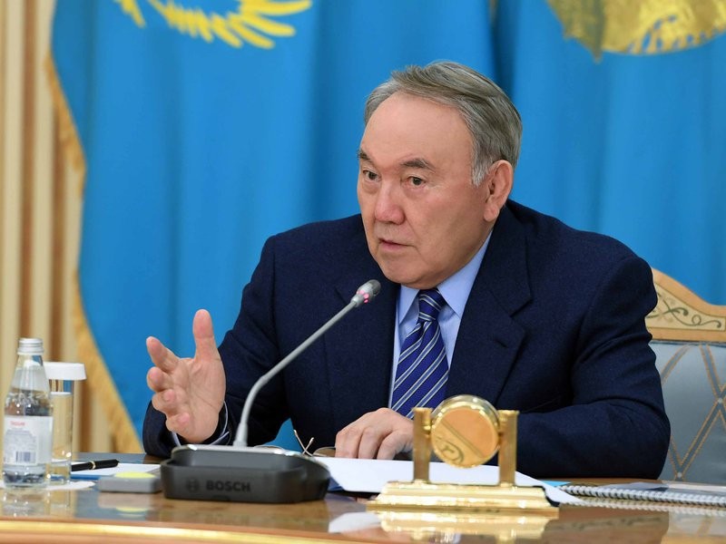 Нурсултан Назарбаев о министрах и акимах: 100 суток в год сидят на совещаниях 