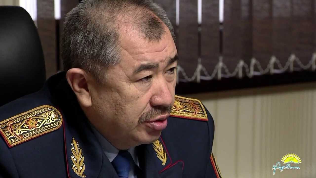 В Алматы арестовали двух человек за развернутый на марафоне плакат  