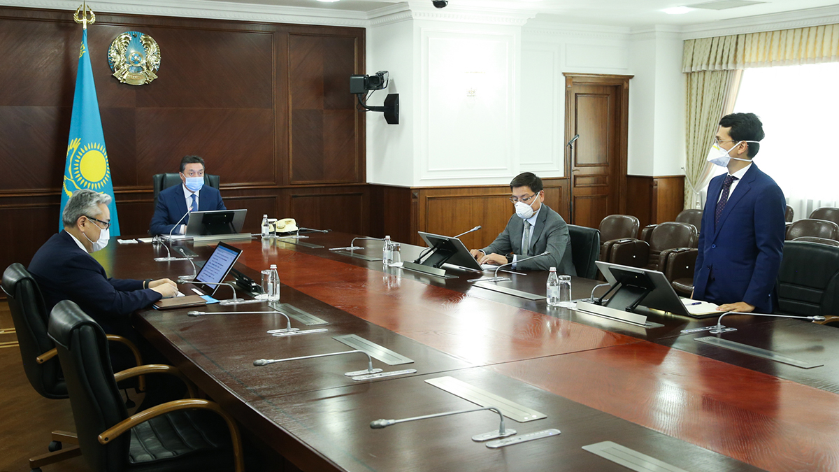 Аскар Мамин представил первого вице-министра цифрового развития Багдата Мусина 