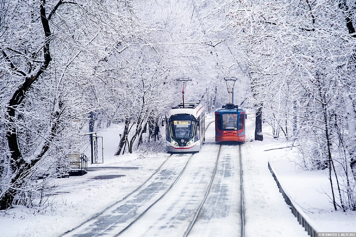 Снег в Усть-Каменогорске парализовал движение трамваев  