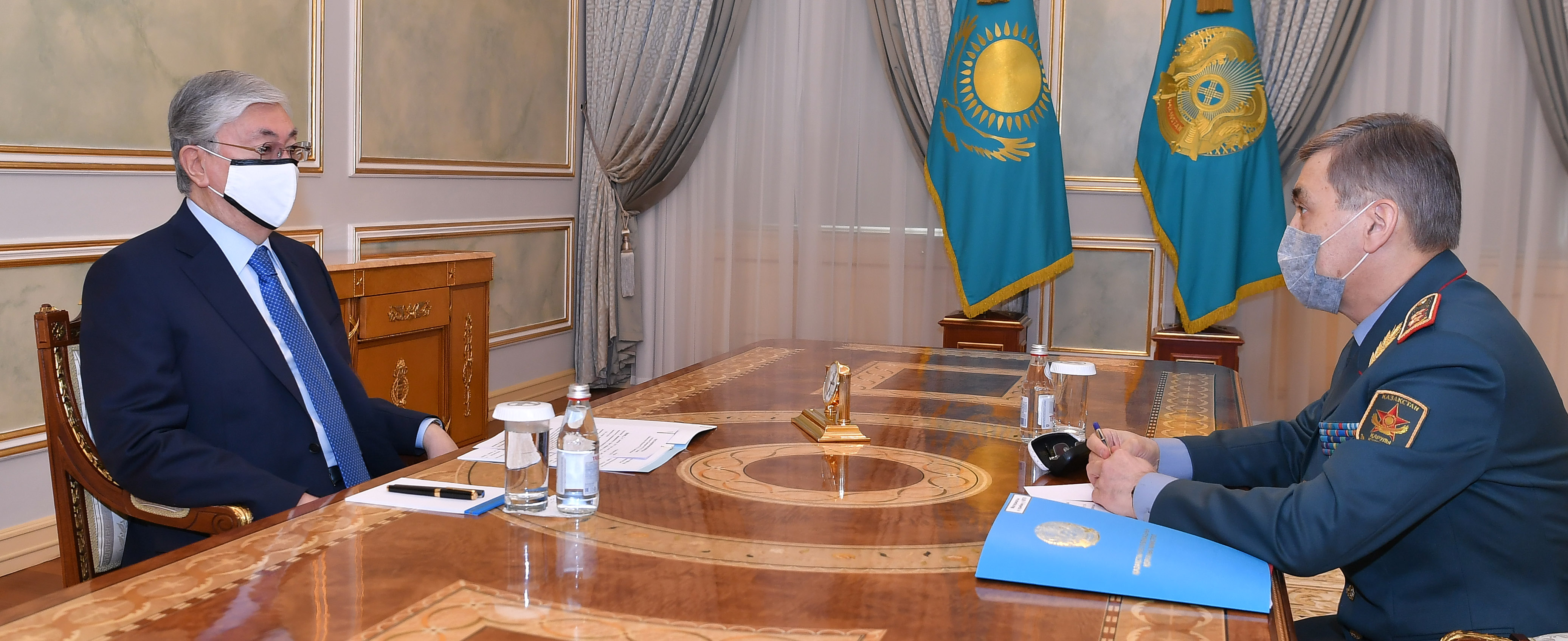 Президент Казахстана принял министра обороны   