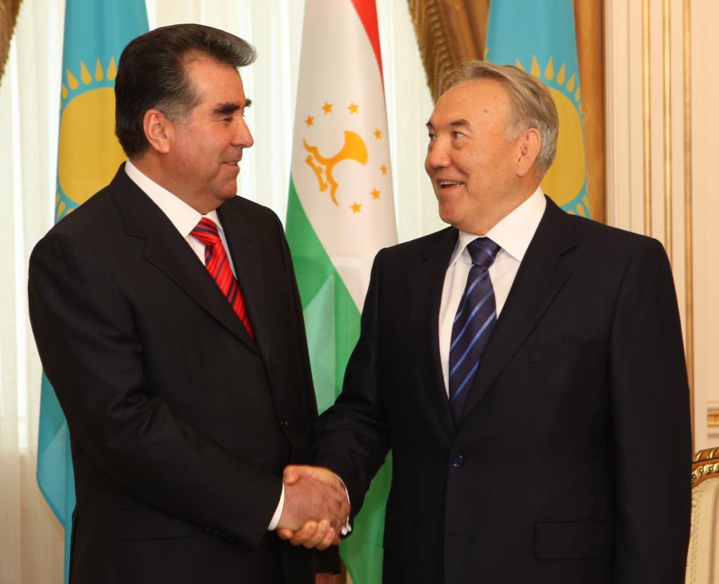 Президент Таджикистана поздравил казахстанского лидера с юбилеем