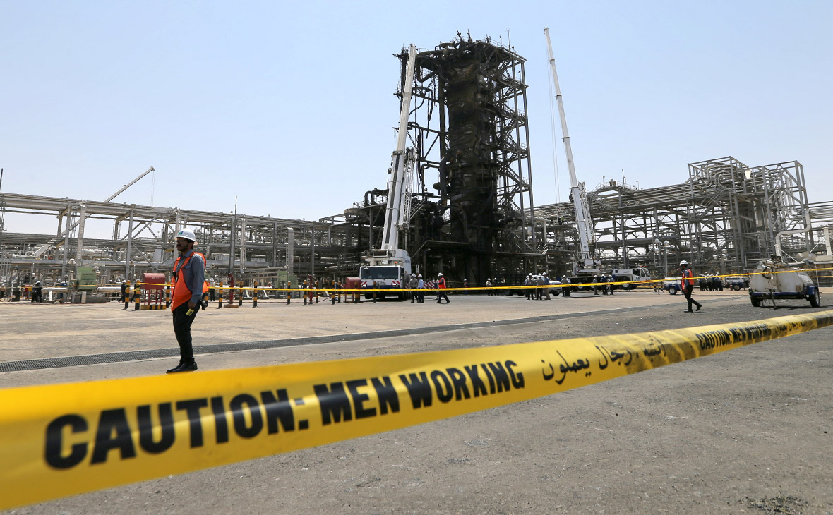 Нефть дешевеет на сигналах восстановления добычи в Саудовской Аравии
