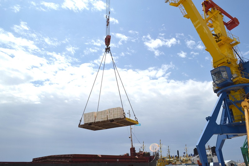 По Каспийскому морю отправлено 2500 тонн мангистауского камня-ракушечника в  Астрахань
