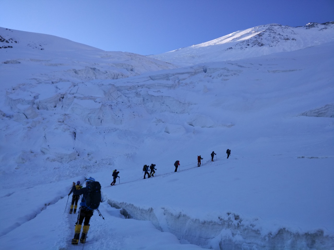Ми-171 вылетел из Казахстана на поиски пропавших альпинистов