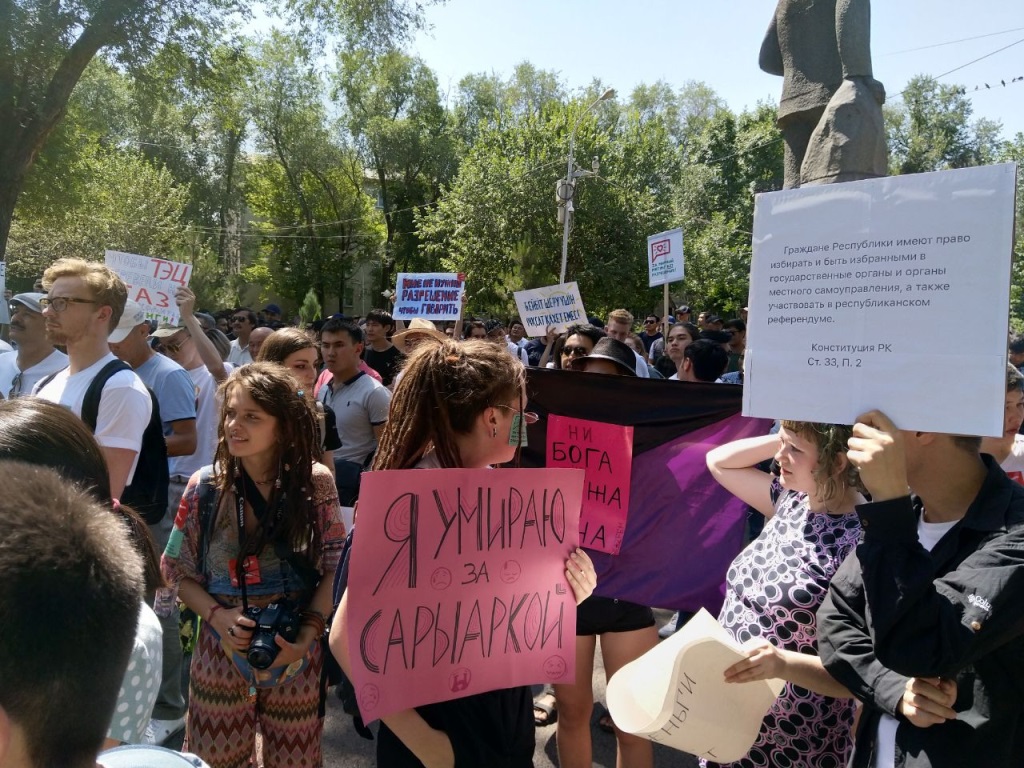 Мирный митинг проходит в Алматы