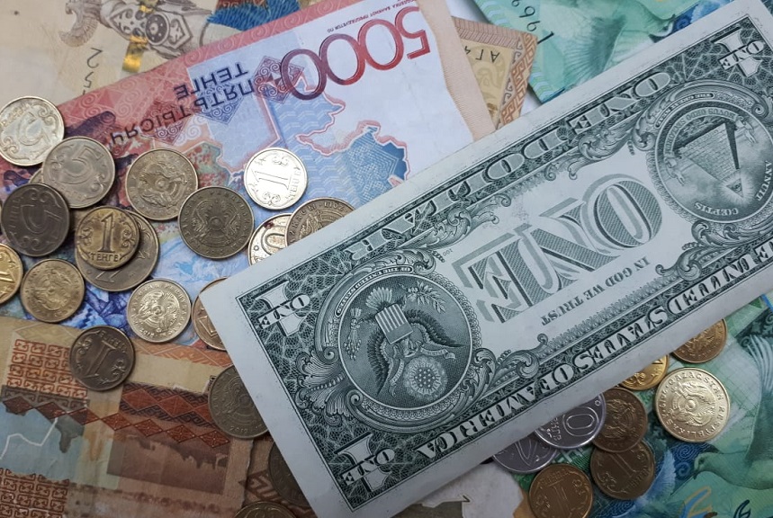 Курс тенге укрепился на 0,07% 